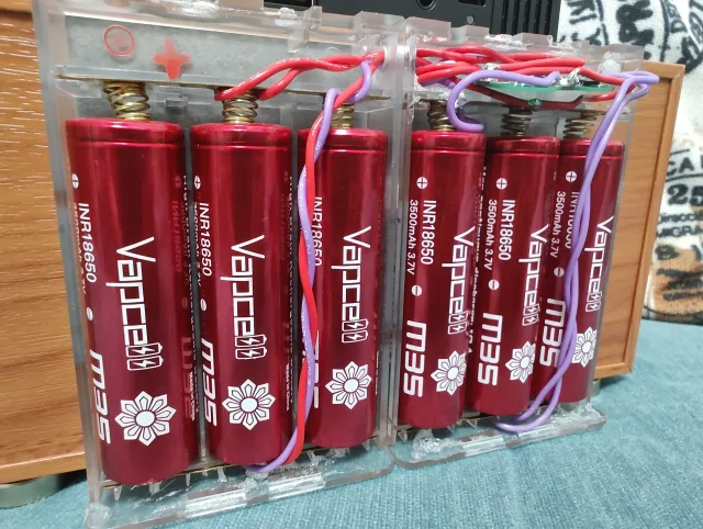 21700&18650 transparent battery storage box for diy with batteries