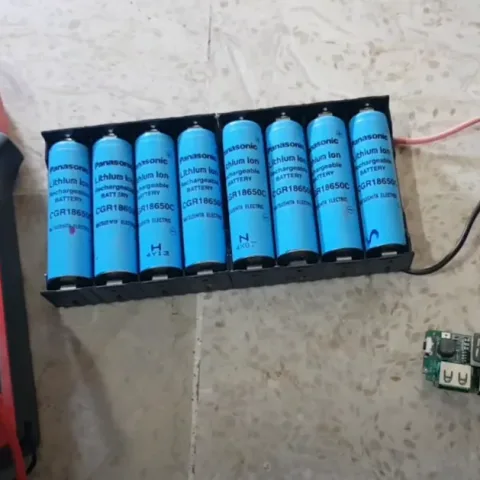 21700 1234 Slot battery holder